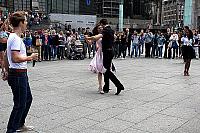 Dirty Dancing Flashmob vor Kölner Hauptbahnhof