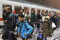 Der erste Fluechtlingszug am Kölner Flughafen